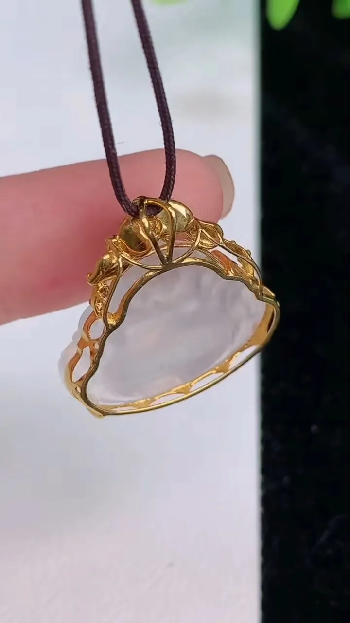 天然A货翡翠种佛公吊坠，尺寸20.8-15.7-21.3-7，重量:3.36g
7月20日