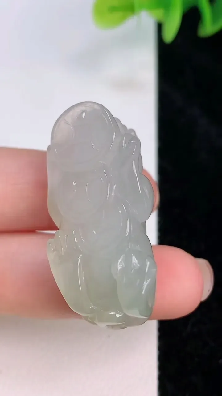 天然A货翡翠貔貅吊坠，尺寸43.5-17.6-16.4，重量:19.00g
7月20日
