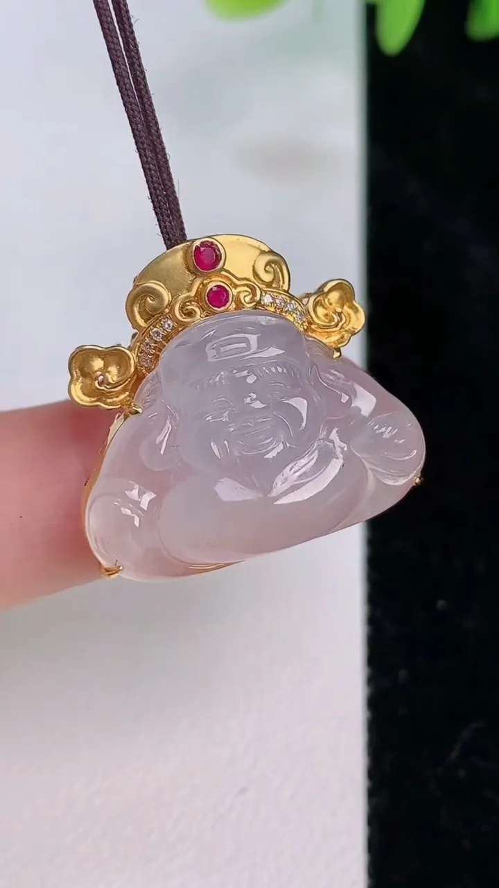 天然A货翡翠种白冰财神爷吊坠，尺寸22-17.4-24.2-8.2，重量:4.35g
7月20日
