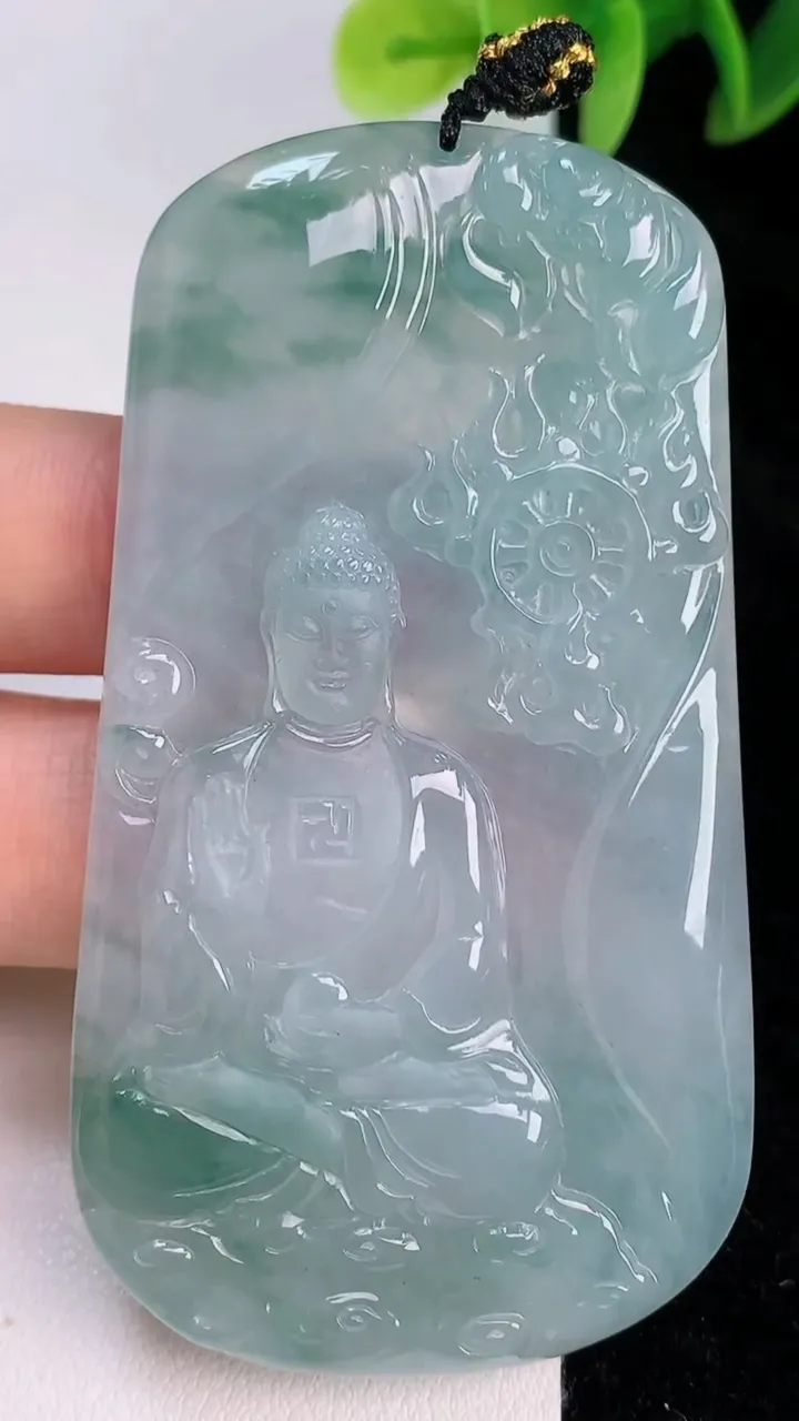 天然A货翡翠飘花大日如来吊坠，尺寸70.6-38.6-5.3，重量:33.68g
7月20日