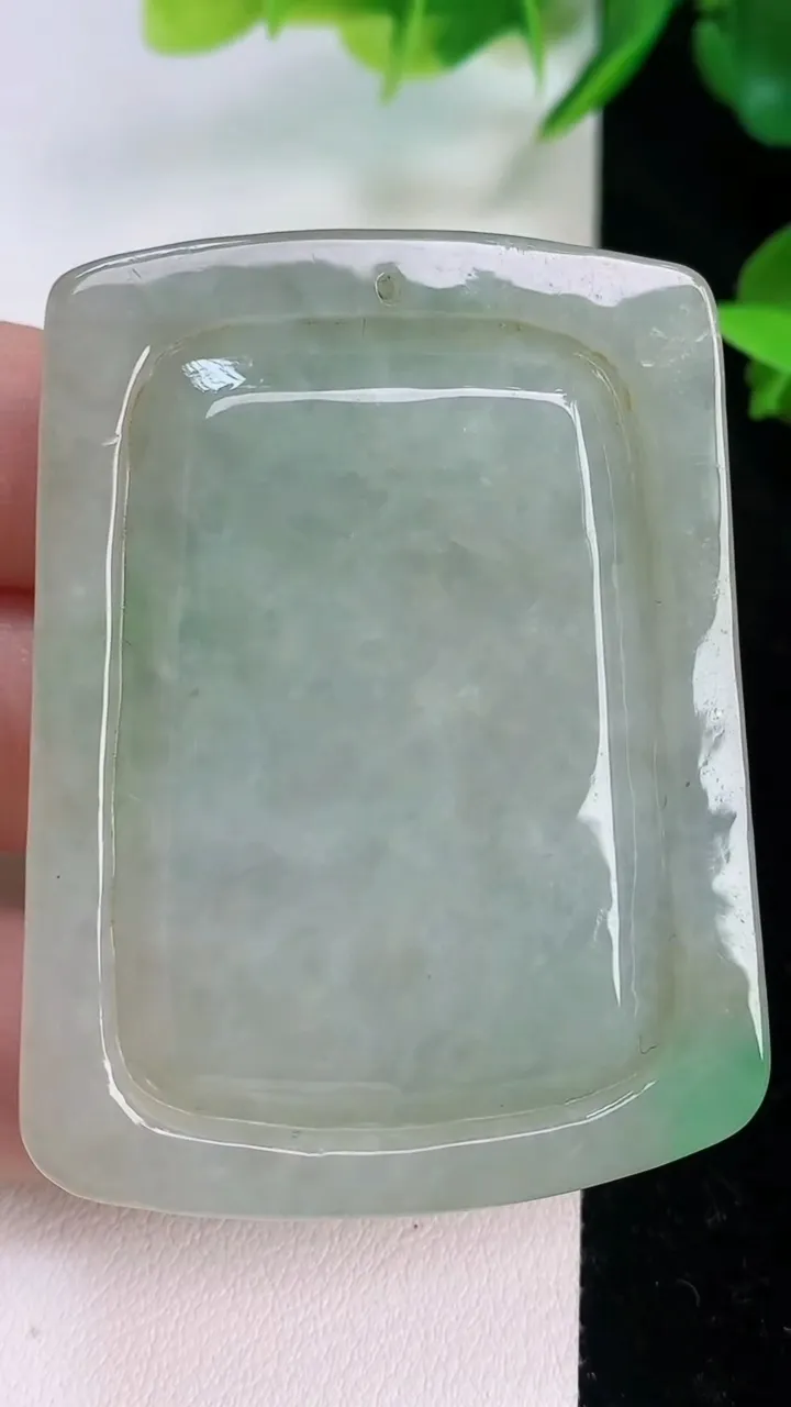 天然A货翡翠山水牌吊坠，尺寸54.2-42.2-12，重:61.28g
7月20日