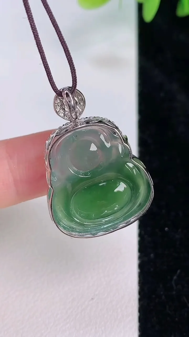 天然A货翡翠佛公吊坠，尺寸29.4-21.4-21-8.6，重量:5.18g
7月20日