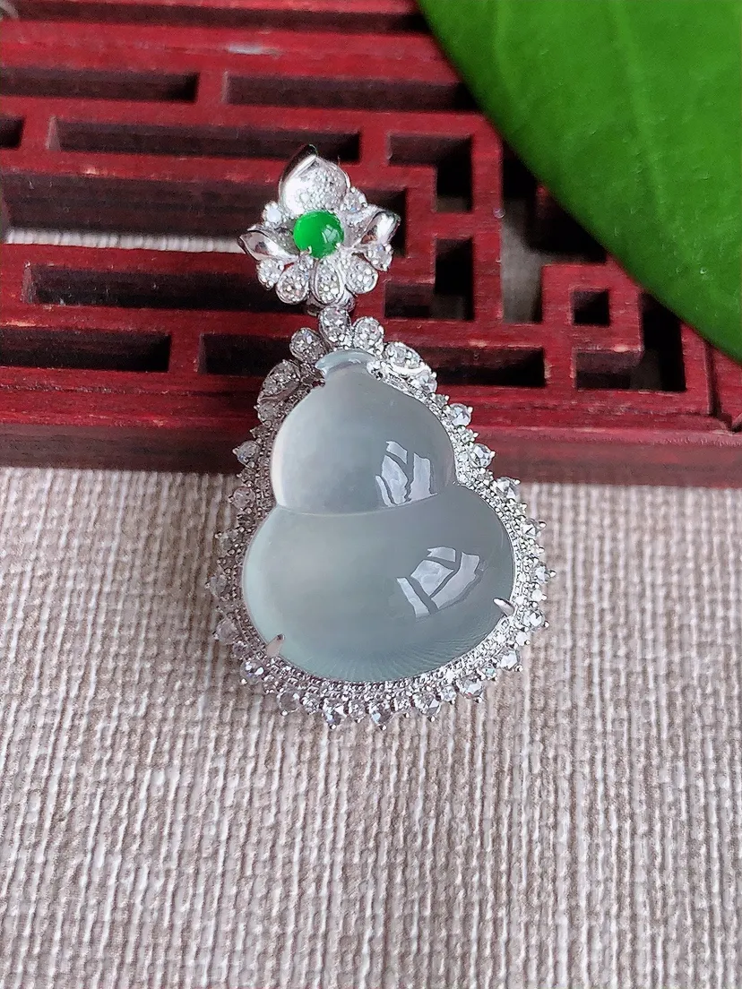天然A货翡翠18K金伴白月光葫芦吊坠尺寸34.3×20×12.6裸石18×15m量5.46g 0719