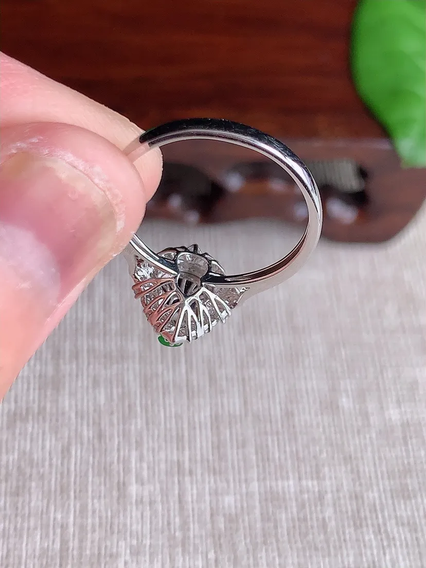 天然A货翡翠18K金伴钻镶嵌阳绿葫芦戒指 圈口17裸石尺寸8×5.8mm 重量2.10g 0719