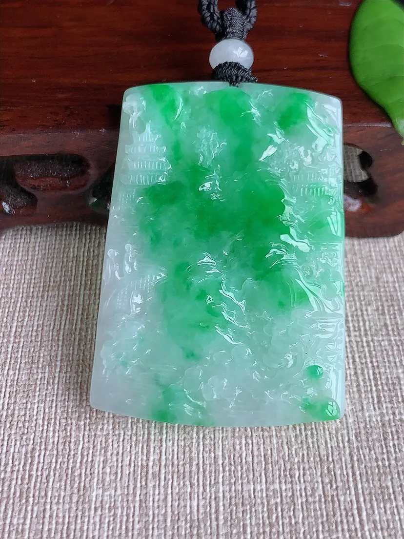 天然A货翡翠飘阳绿意境山水牌吊坠 尺寸50.4×35.7×5.5m量29.73g 0719