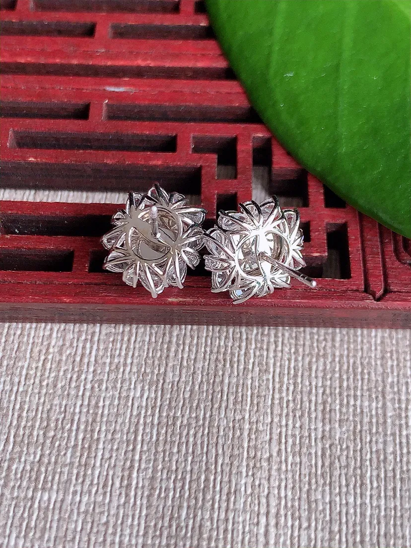 天然A货翡翠18K金伴钻镶嵌甜绿蛋面耳钉 尺寸8.4×7.4mm 重量3.10g 0719