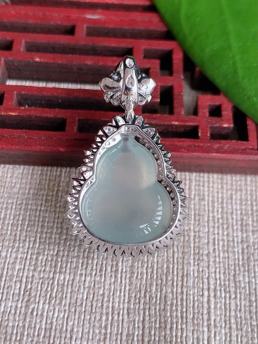 天然A货翡翠18K金伴白月光葫芦吊坠尺寸34.3×20×12.6裸石18×15m量5.46g 071