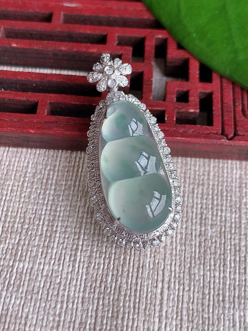 天然A货翡翠18K金伴飘花四季豆福豆平安豆吊坠尺寸32×15.2×10.2裸石22.4×10.8m量4.54g 0719