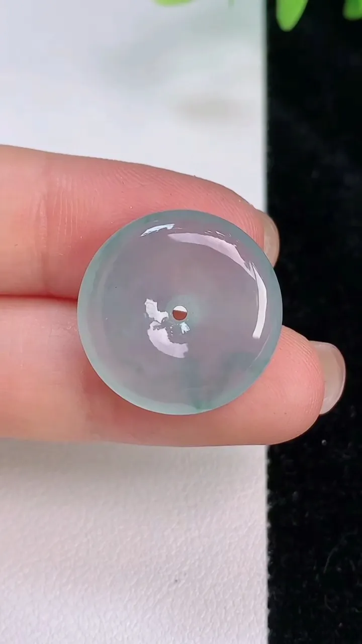 天然A货翡翠冰种飘花平安扣吊坠，尺寸20.2-4.6，重量:4.05g
7月20日