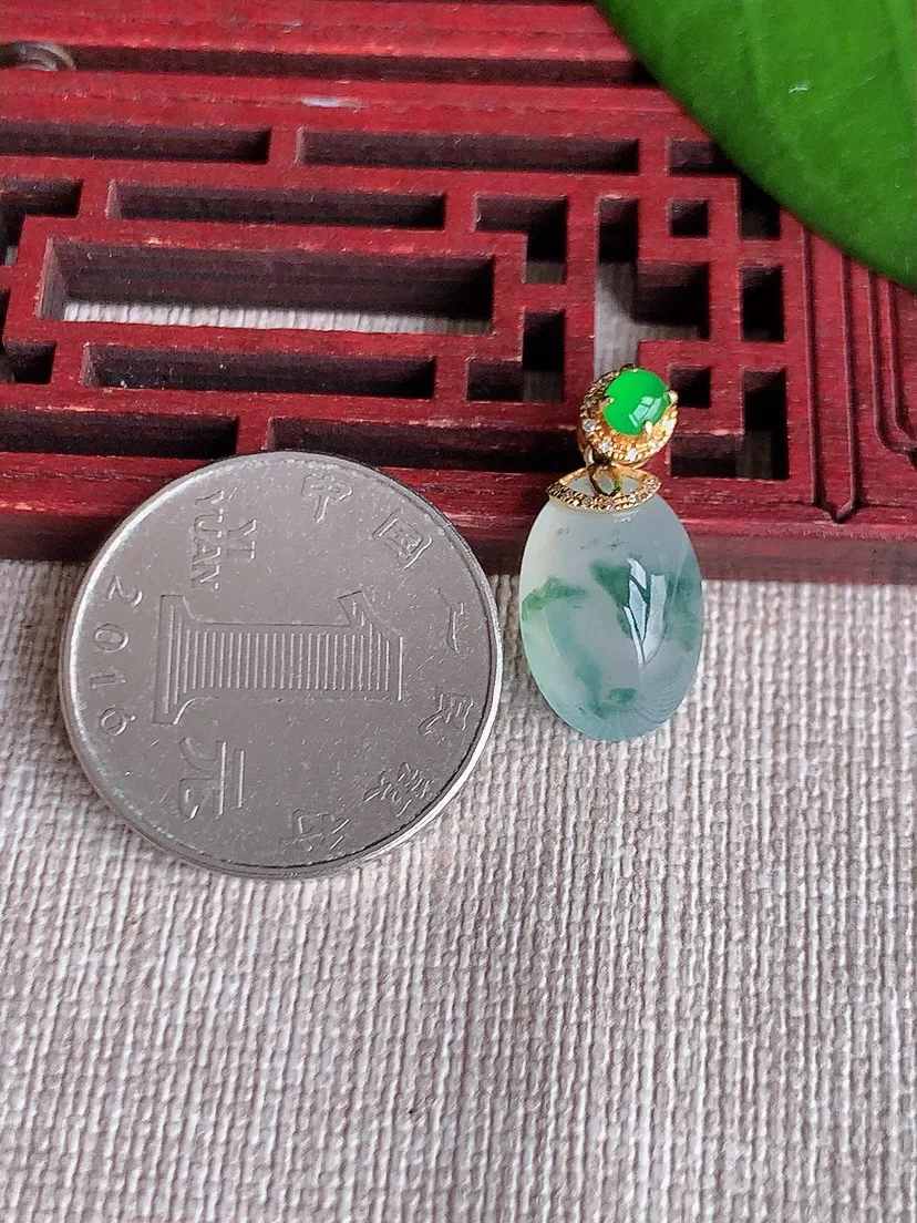 天然A货翡翠18K飘花蛋面吊坠尺寸21.8×15×10.3×6.6m量2.27g 0719