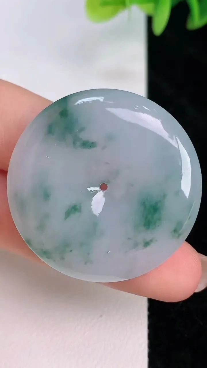 天然A货翡翠飘花平安扣吊坠，尺寸36-6，重量:15.68g
7月20日