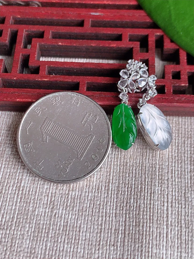 天然A货翡翠18K金伴白月光阳绿叶子金枝玉叶吊坠尺寸27×12.2×6.6×5.8m量3.80g 0719