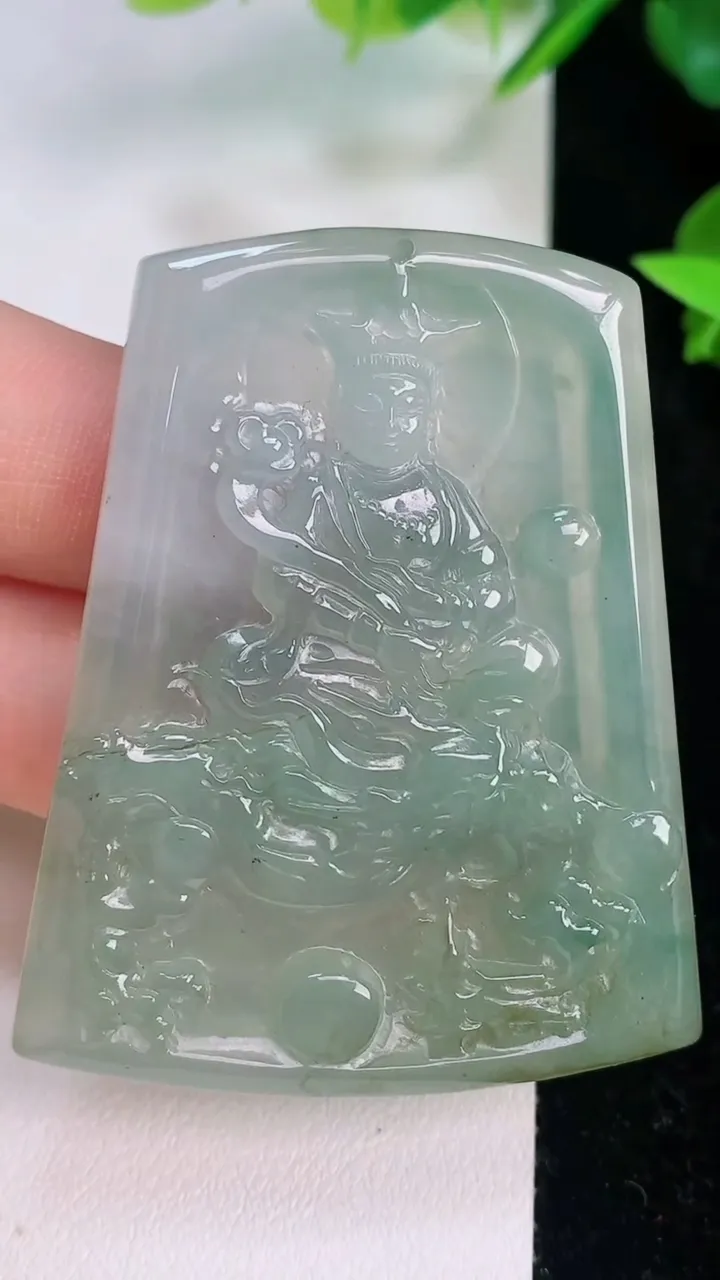天然A货翡翠大势至观音菩萨吊坠，尺寸 53-43-5.6，重: 27.85g
7月20日