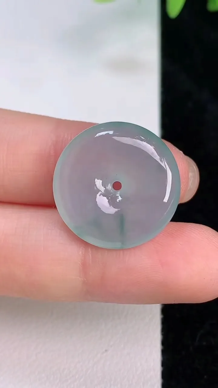 天然A货翡翠冰种飘花平安扣吊坠，尺寸20.2-4.6，重量:4.05g
7月20日
