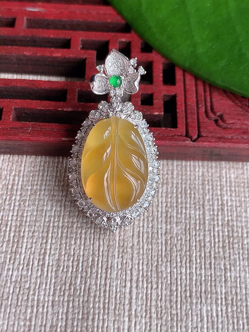 天然A货翡翠18K金伴黄翡叶子金枝玉叶吊坠尺寸31..3×15.7×10裸石15.8×11m量5.20g 0719