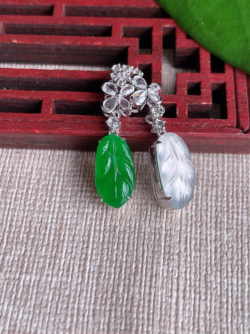 天然A货翡翠18K金伴白月光阳绿叶子金枝玉叶吊坠尺寸27×12.2×6.6×5.8m量3.80g 0719