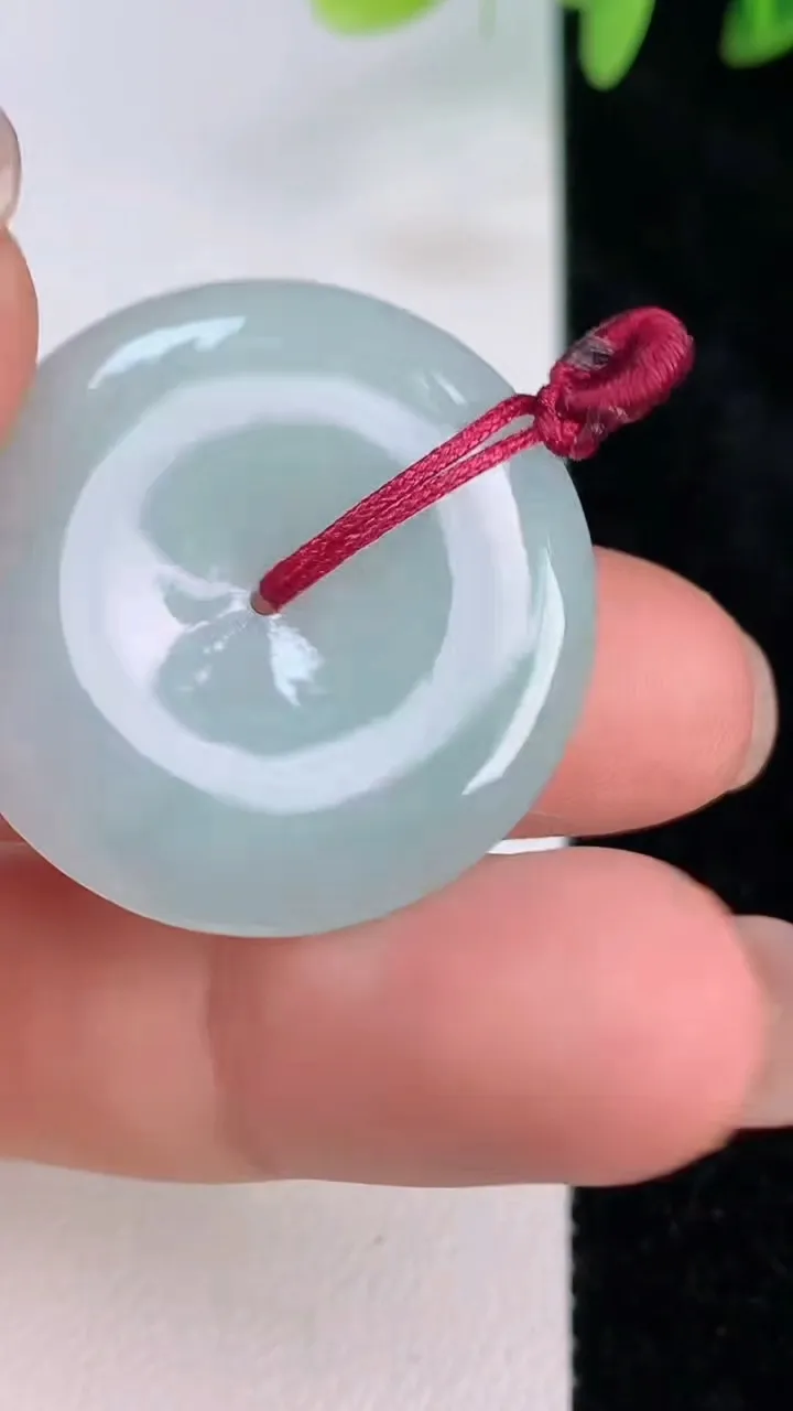 天然A货翡翠平安扣吊坠，尺寸28.8-5，重量:8.55g
7月20日