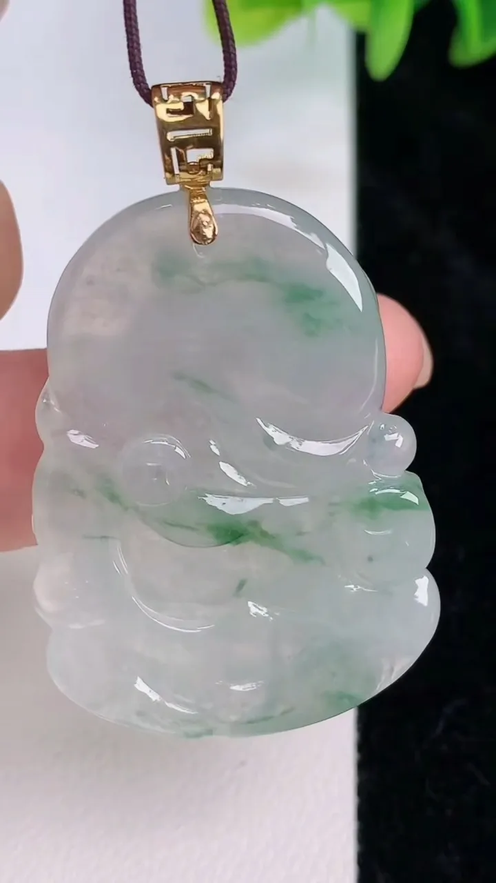 天然A货翡翠18k金飘花逍遥佛吊坠，尺寸40.2-28.4-6.6，重量:15.18g
7月20日
