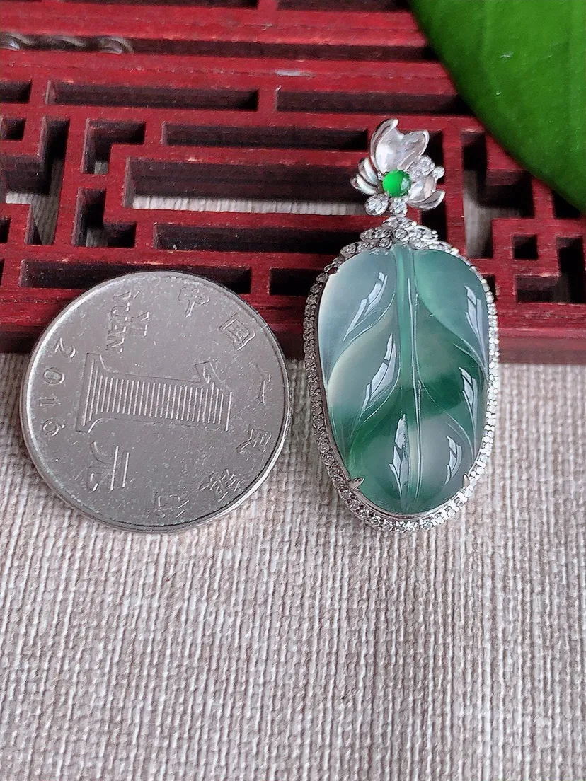 天然A货翡翠18K金伴飘花叶子金枝玉叶吊坠 尺寸38×17.6×8.5裸石24.5×15m量5.92g 0719