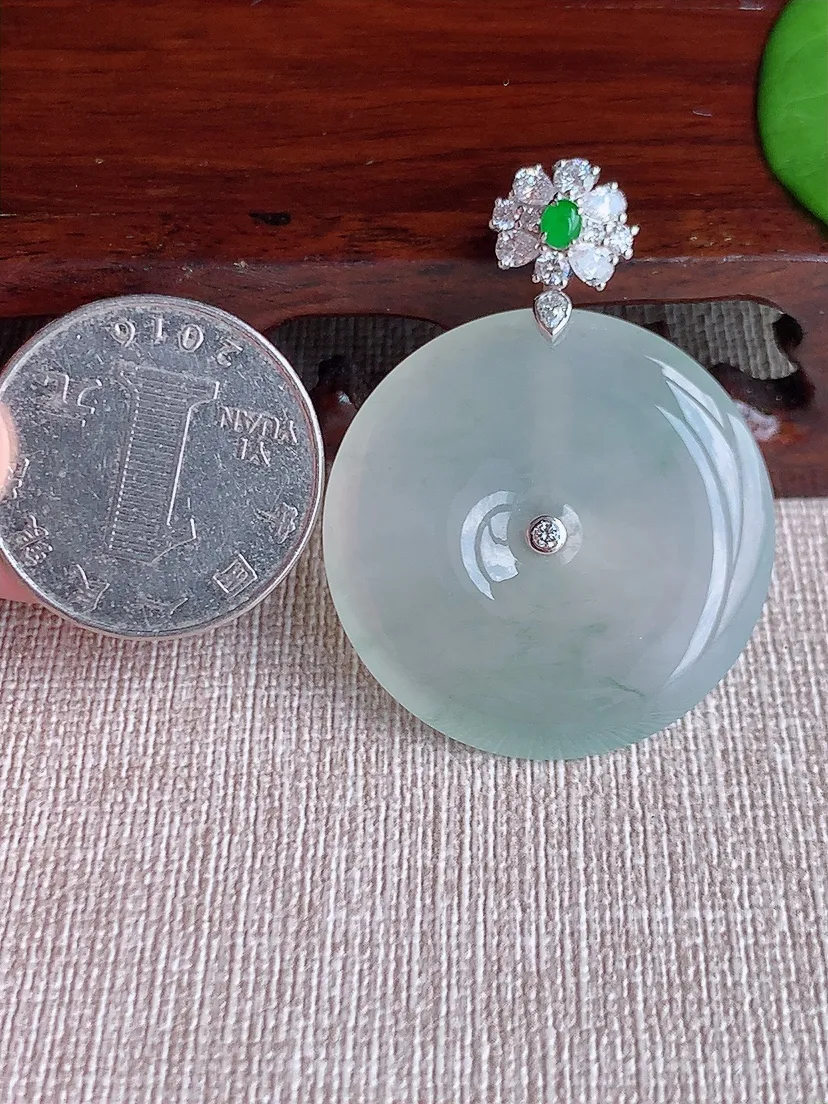 天然A货翡翠18K金伴飘花平安扣吊坠尺寸42×32×5.2m量13.56g 0719