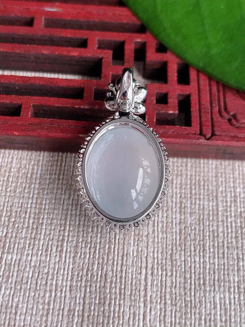 天然A货翡翠18K金伴白月光蛋面吊坠尺寸29×16.3×11裸石17×13m量5.60g 0719