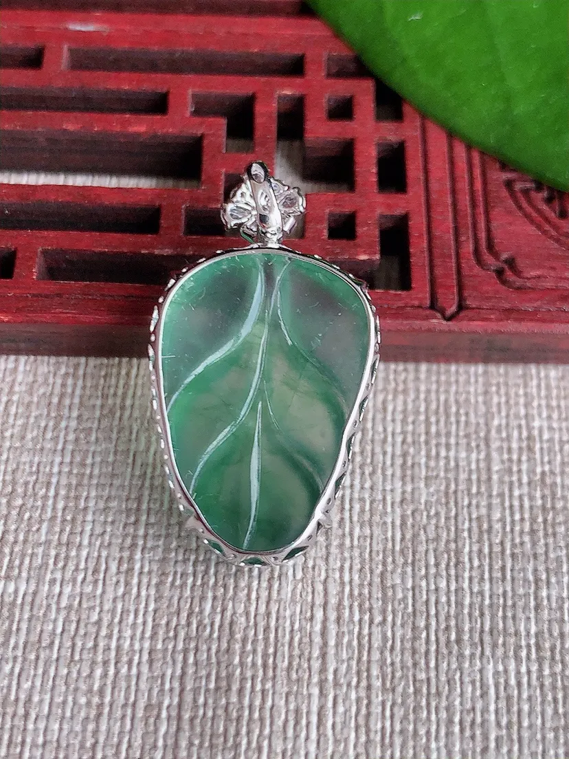 天然A货翡翠18K金伴晴水叶子金枝玉叶吊坠尺寸31×24×17.4×6.7m量4.03g 0719