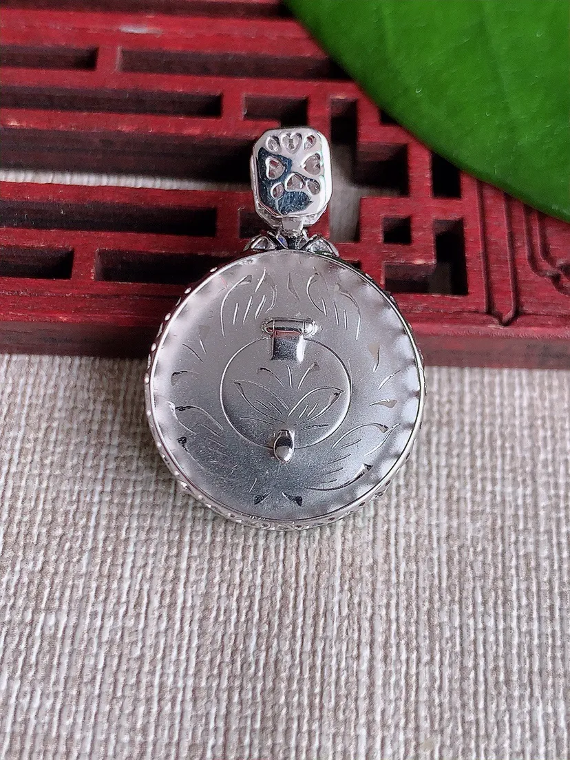 天然A货翡翠18K金伴阳绿平安扣吊坠尺寸30.6×21×7.4m量7.89g 0719