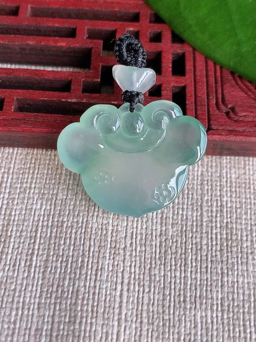 天然A货翡翠晴水如意吊坠尺寸19.4×25×5.6m量5.07g 0719