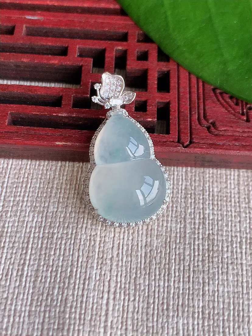 天然A货翡翠18K金伴白月光葫芦吊坠尺寸28.3×15.3×8裸石19.5×13.4m量3.80g 0719