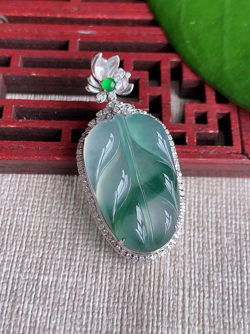 天然A货翡翠18K金伴飘花叶子金枝玉叶吊坠 尺寸38×17.6×8.5裸石24.5×15m量5.92g 0719