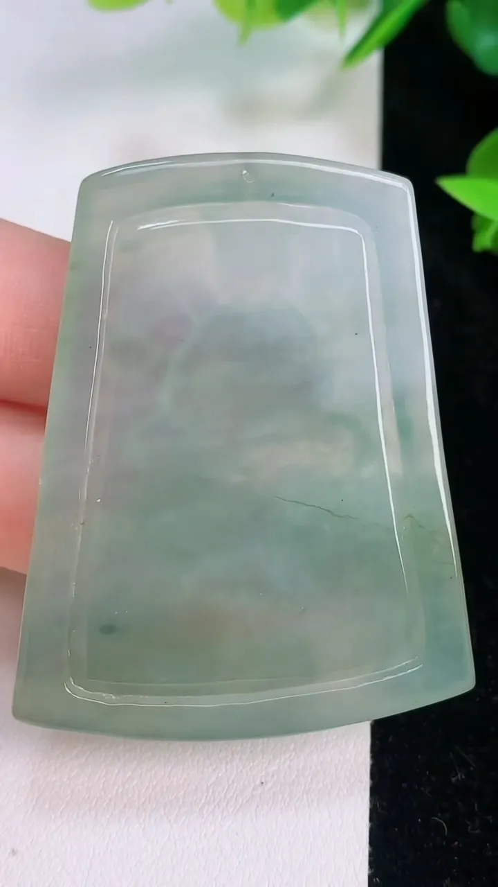 天然A货翡翠大势至观音菩萨吊坠，尺寸 53-43-5.6，重: 27.85g
7月20日