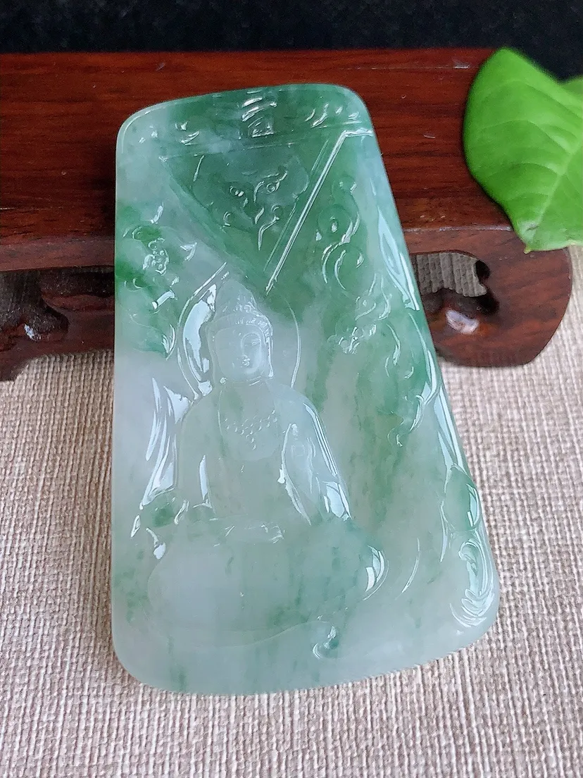 天然A货翡翠飘花观音吊坠尺寸71.2×42.2×5.2m量36.55g 0719