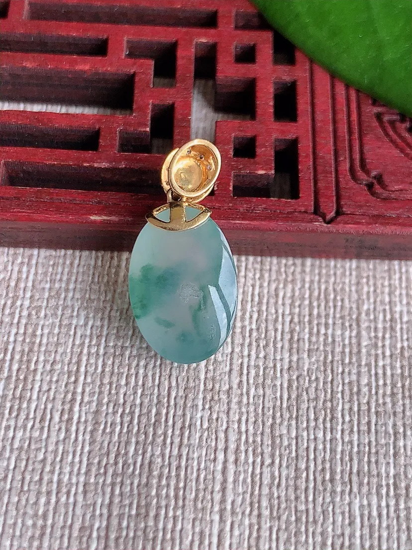 天然A货翡翠18K飘花蛋面吊坠尺寸21.8×15×10.3×6.6m量2.27g 0719