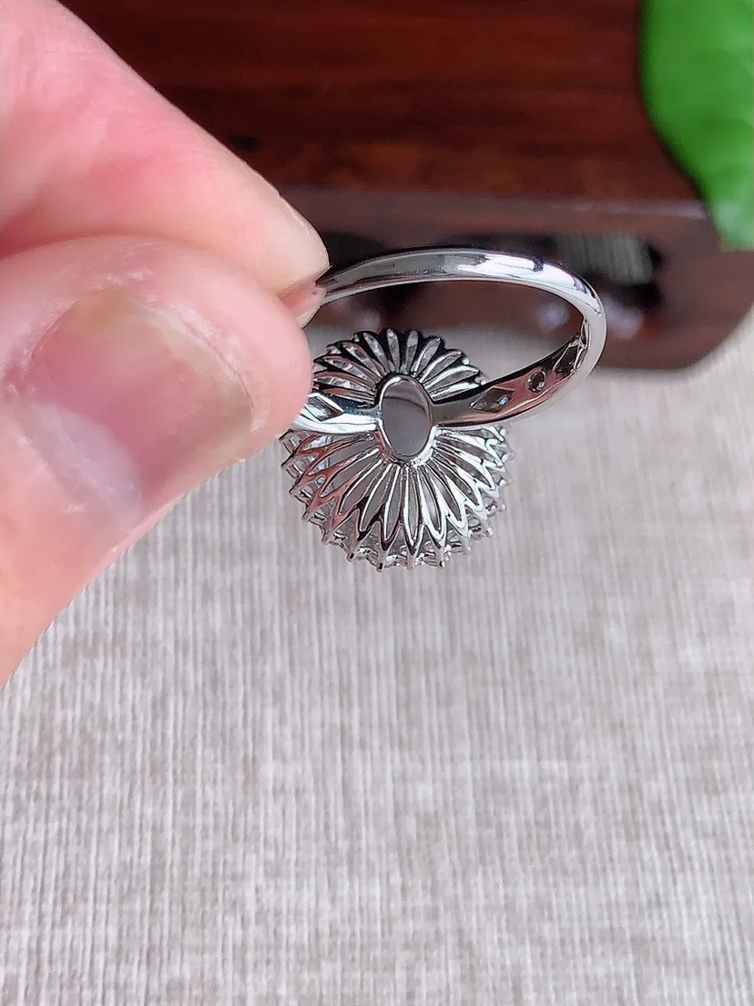 天然A货翡翠18K金伴钻镶嵌阳绿蛋面戒指 圈口17.3裸石尺寸10×8mm 重量3.09g 0719