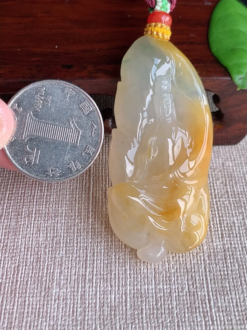 天然A货翡翠黄翡自在观音吊坠 尺寸55.6×25×7.6m量25.50g 0719