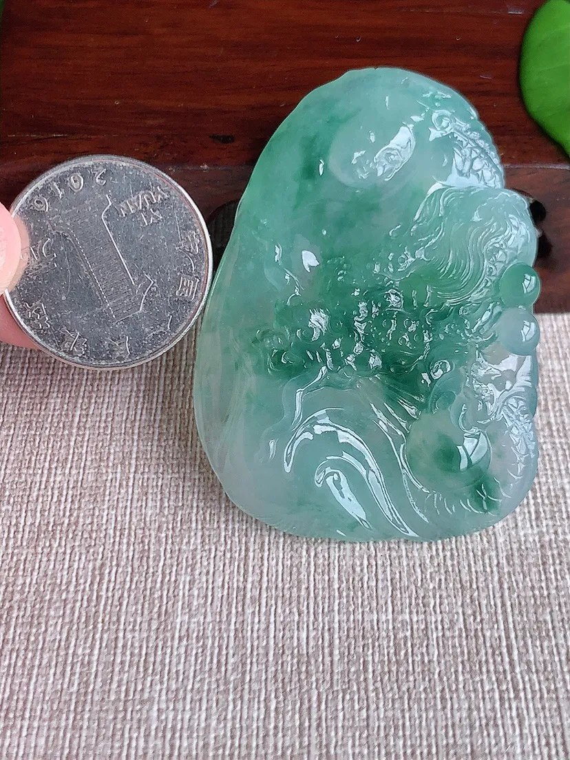 天然A货翡翠飘花龙牌吊坠尺寸54.3×39×8.8m量35.50g 0719