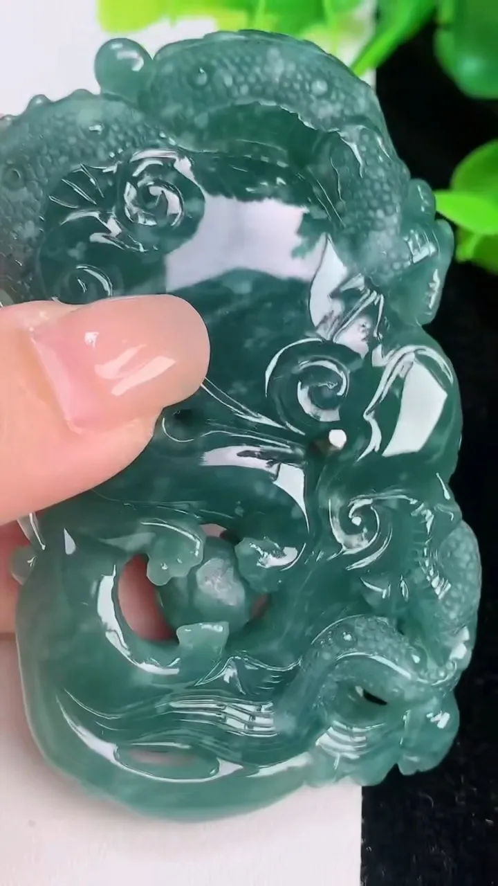 天然A货翡翠蓝水龙牌吊坠，尺寸78-45-13，重:72.26g
7月20日
