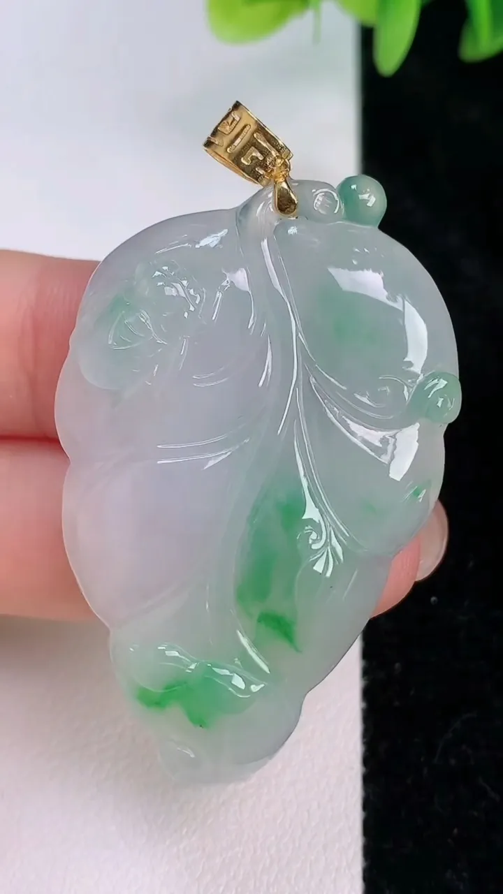天然A货翡翠一鸣惊人吊坠，尺寸49.5-30-5.7，重量:16.30g
7月20日