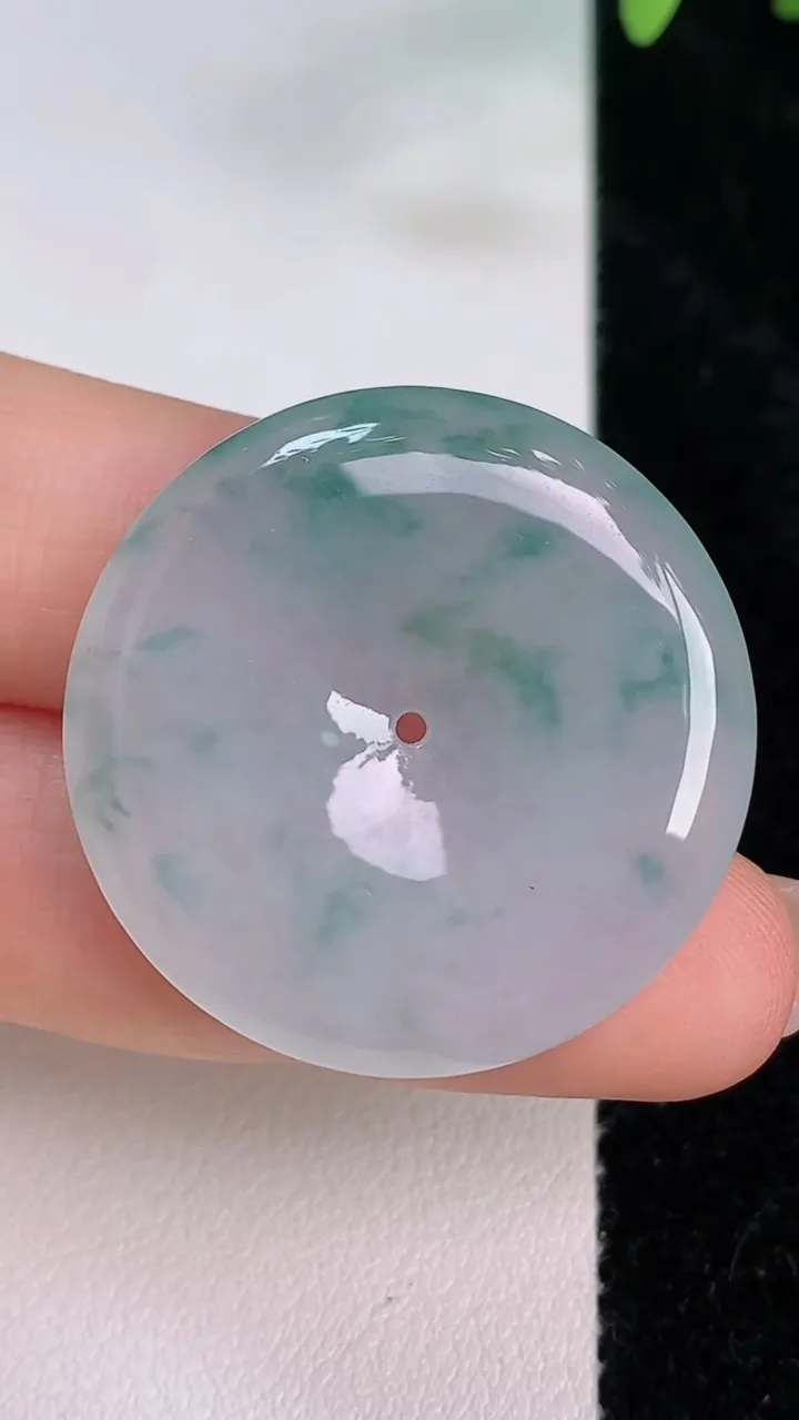 天然A货翡翠冰种飘花平安扣吊坠，尺寸30.2-5，重量:10.16g
7月20日