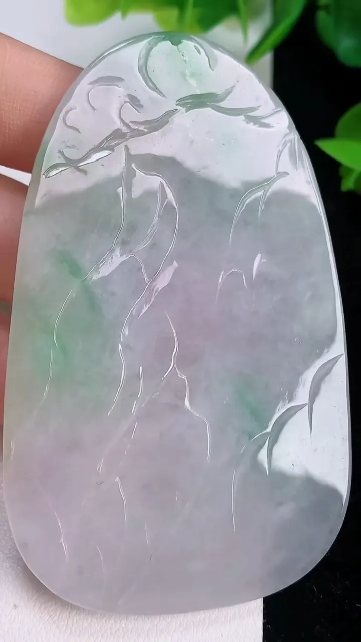 天然A货翡翠年年有余 荷叶鱼吊坠，尺寸77.3-47.3-5.9，重:42.25g
7月20日