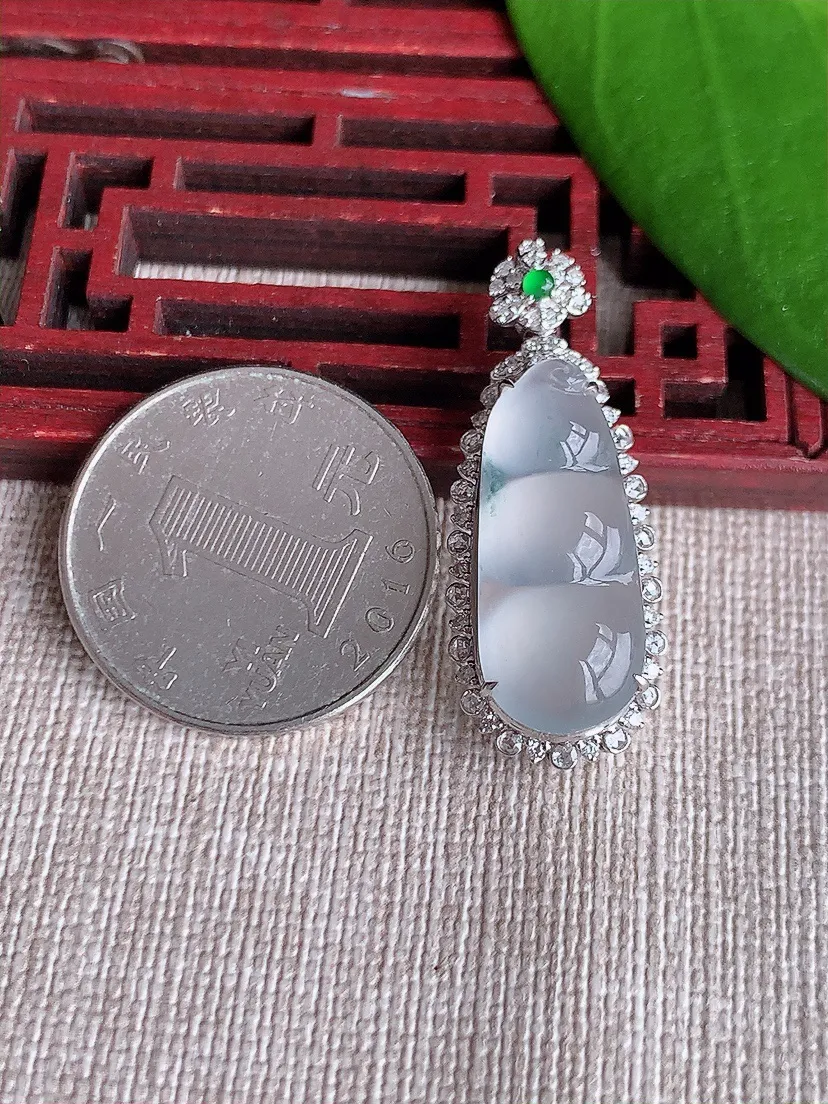 天然A货翡翠18K金伴飘花四季豆福豆平安豆吊坠尺寸35×13.5×9.2裸石23.6×10m量4.70g 0719