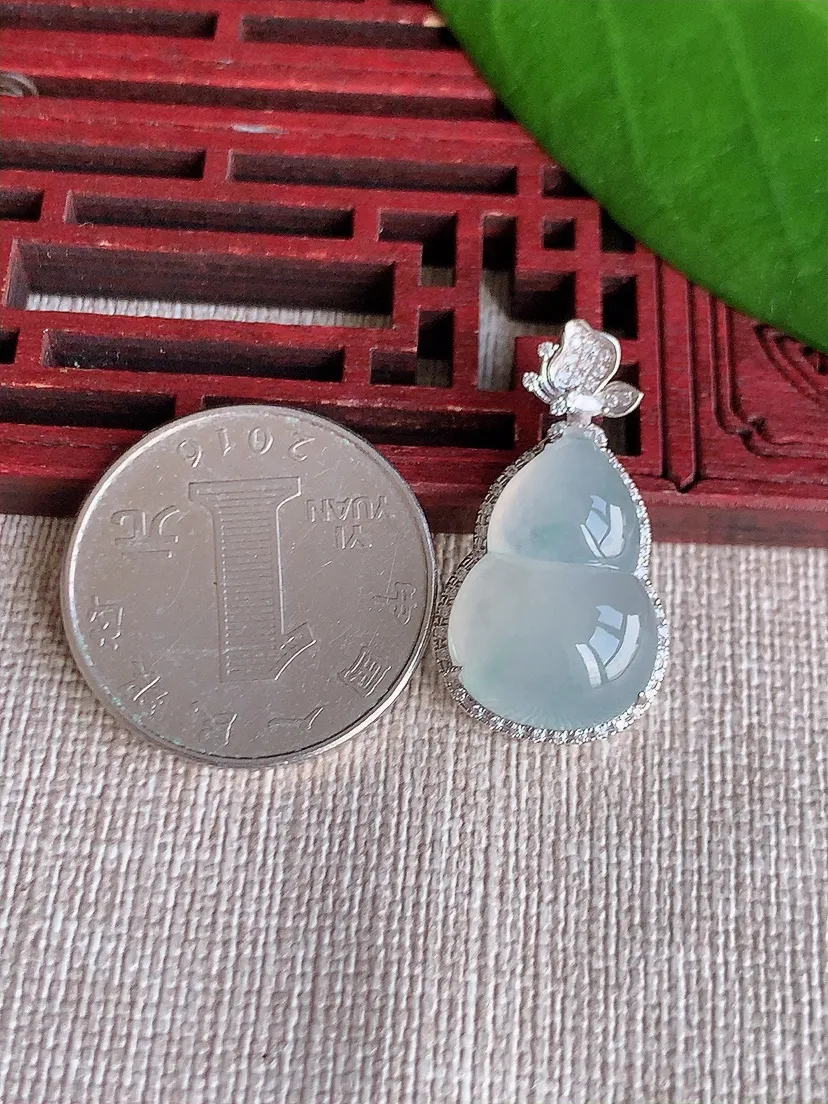 天然A货翡翠18K金伴白月光葫芦吊坠尺寸28.3×15.3×8裸石19.5×13.4m量3.80g 0719