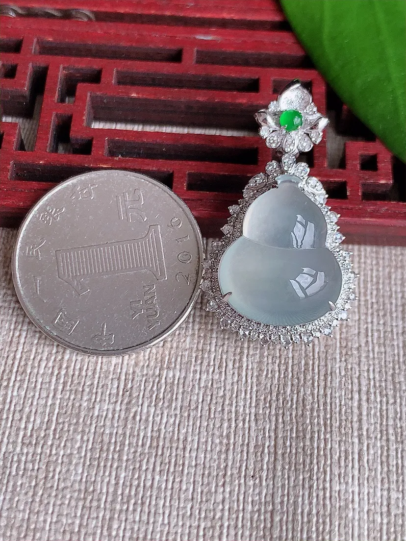 天然A货翡翠18K金伴白月光葫芦吊坠尺寸34.3×20×12.6裸石18×15m量5.46g 0719