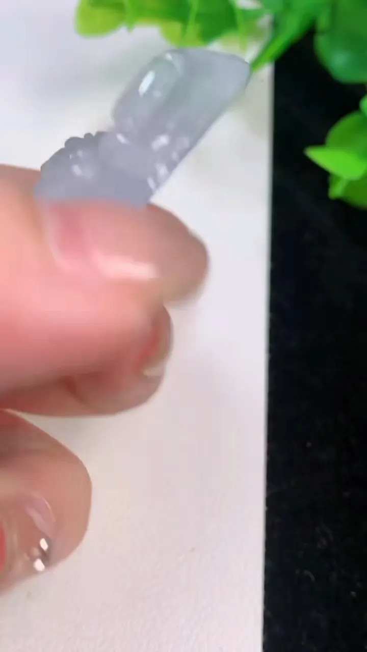 天然A货翡翠飘花祥龙观音菩萨吊坠，尺寸71-45-11，重:65.27g
7月20日