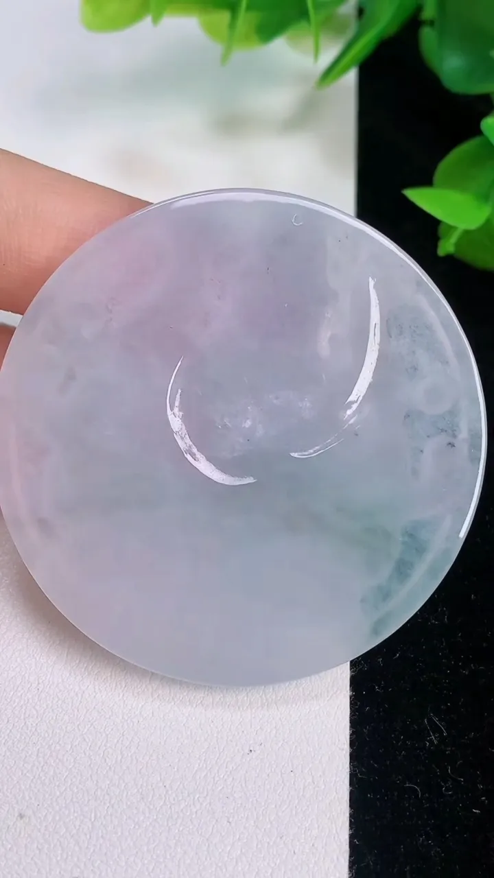 天然A货翡翠冰种千手观音吊坠，尺寸53-6.3，重量:30.00g
7月21日