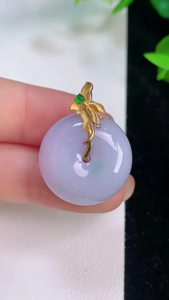 天然A货翡翠18k金春带彩紫罗兰路路通吊坠，尺寸22-12.4，重量:13.11g
7月21日