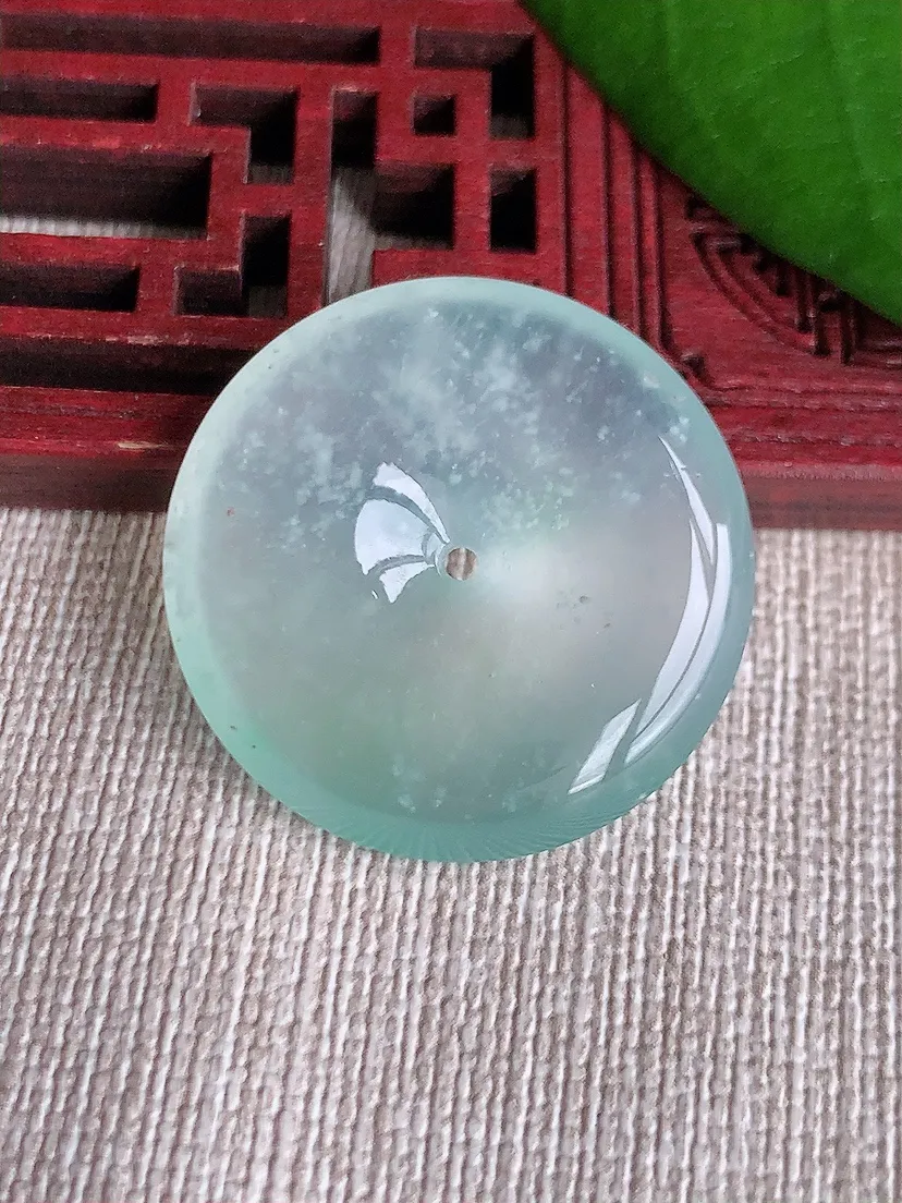 天然A货翡翠白月光平安扣吊坠尺寸28×5m量10.11g 0720