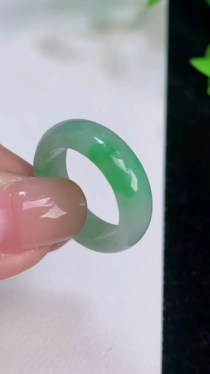 天然A货翡翠戒指指环，尺寸17-6-3，重量:3.63g2025年7月21日
工厂直销收藏佳品,种好