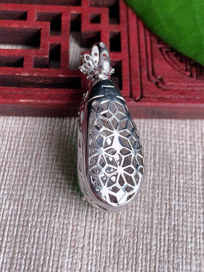 天然A货翡翠18K金伴阳绿四季豆福豆平安豆吊坠 尺寸33.8×12.6×9裸石21×10.6m量5.