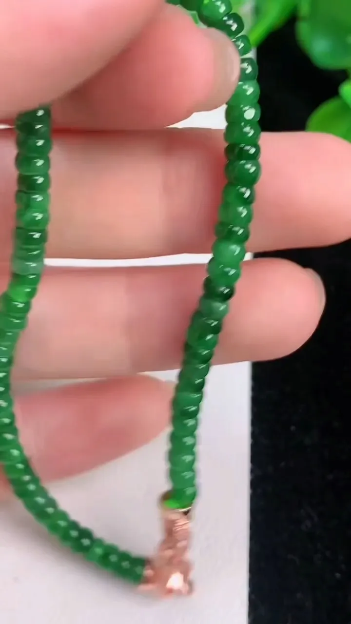 天然A货翡翠算盘珠手串，尺寸4-2.8，重量6.76g7月21日
工厂直销收藏佳品,种好水足，色泽均匀，有种有色，上手高大气！